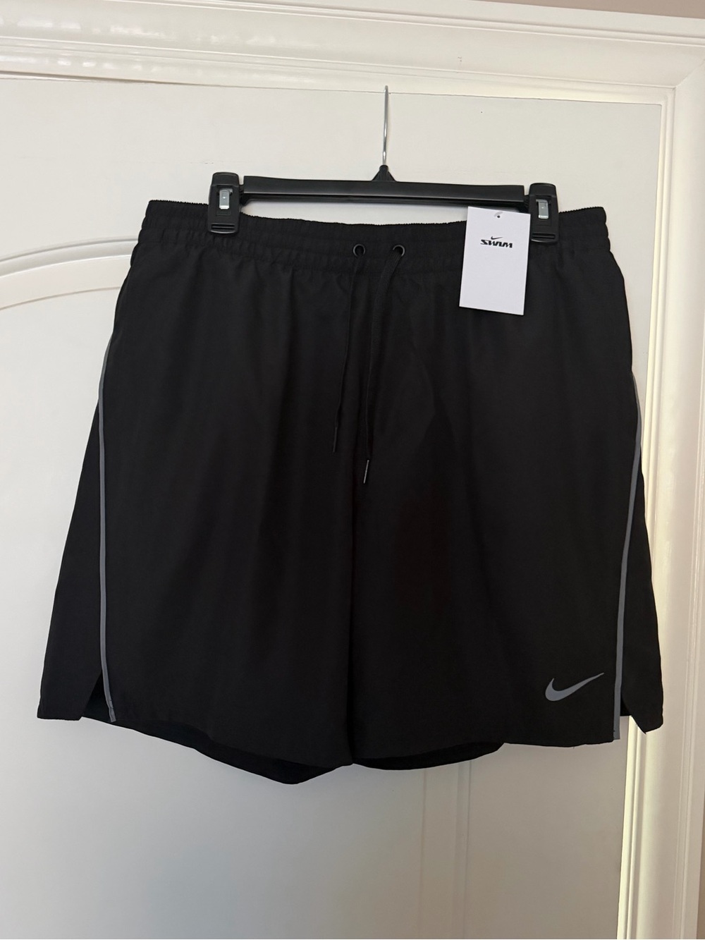 Brand new”NIKE”swimming shorts.Size-L,color-black.🖤
